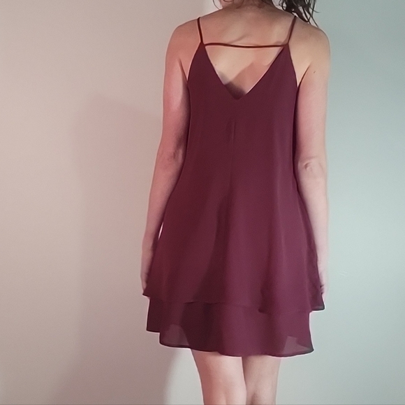 Maroon flowy semi-formal dress - Picture 6 of 8